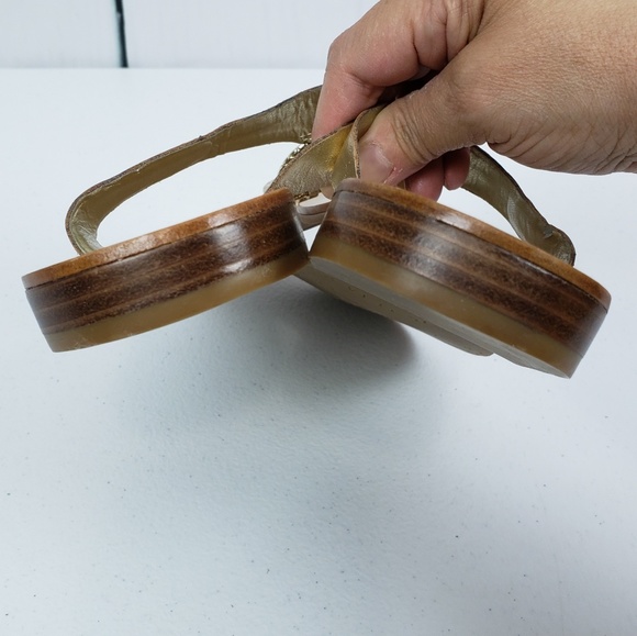 *SOLD*  Ivanka Trump Jeweled Thong Sandals 7.5 - Picture 5 of 8